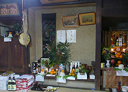 民家の正月飾りの写真 鹿児島県屋久島町麦生集落